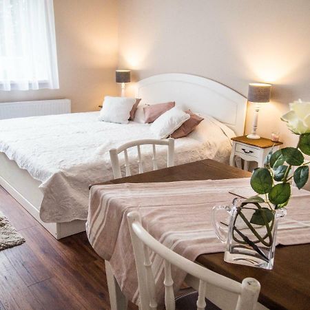 Feliz Apartman Дьюла Екстер'єр фото