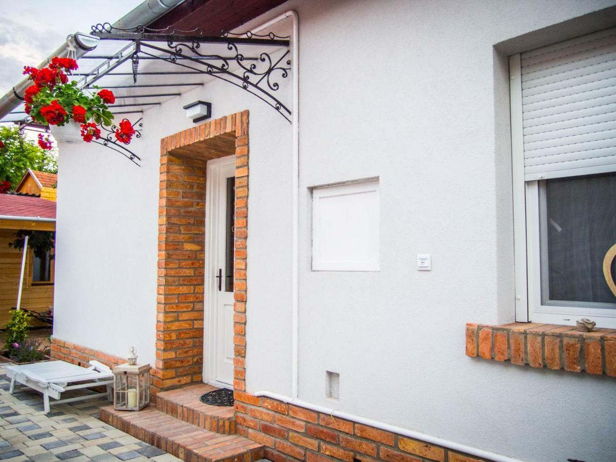 Feliz Apartman Дьюла Екстер'єр фото
